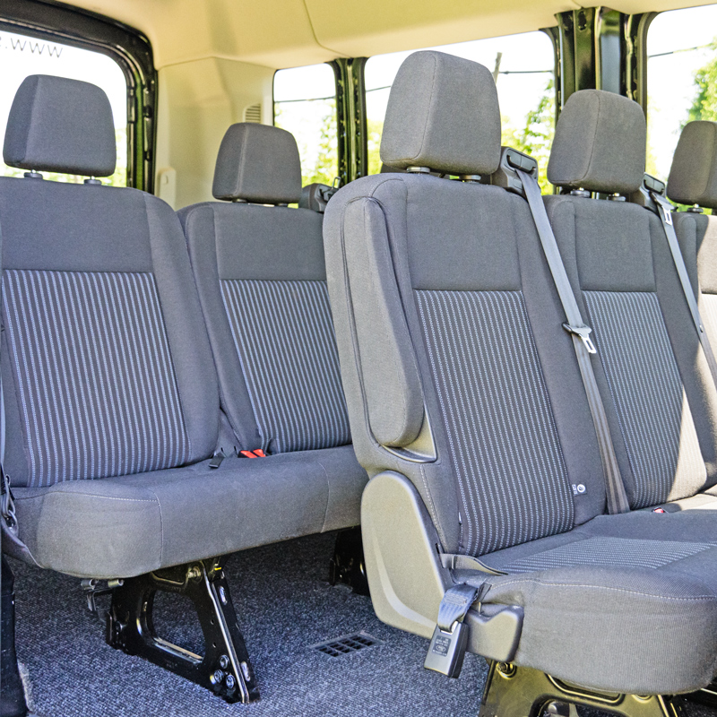 Ford-Transit Kleinbus innen