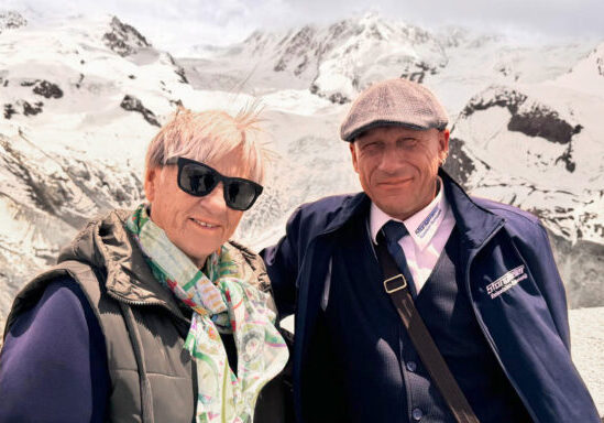 Unsere Reisebegleitung Rosi & unser Busfahrer Roland, bei der Fahrt "Glacier Express"