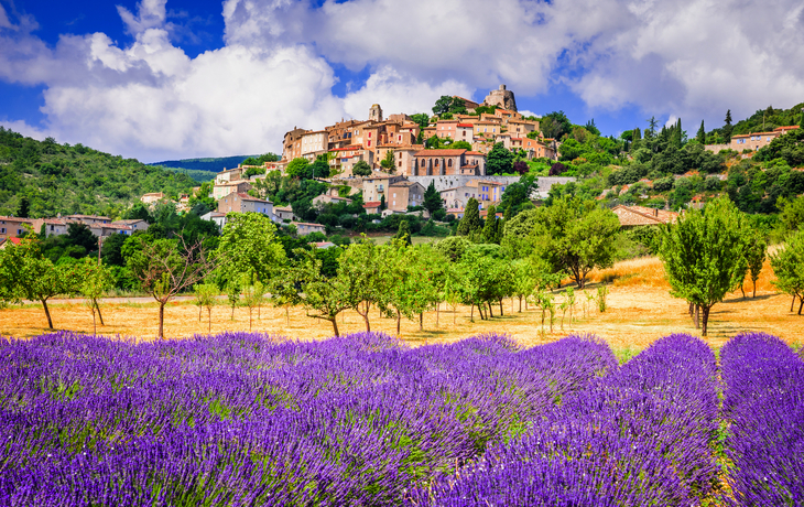© ecstk22 - stock.adobe.com - Simiane-la-Rotonde in der Provence