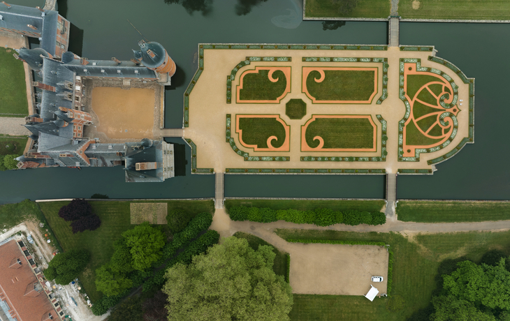 © tamas - stock.adobe.com - Luftaufnahme des Renaissance-Schlosses Maintenon