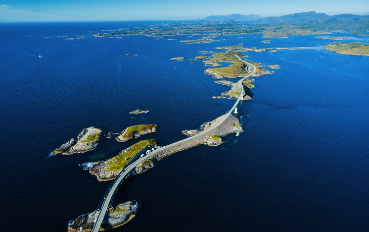 © Voyagerix - stock.adobe.com - Atlantikstraße in Norwegen