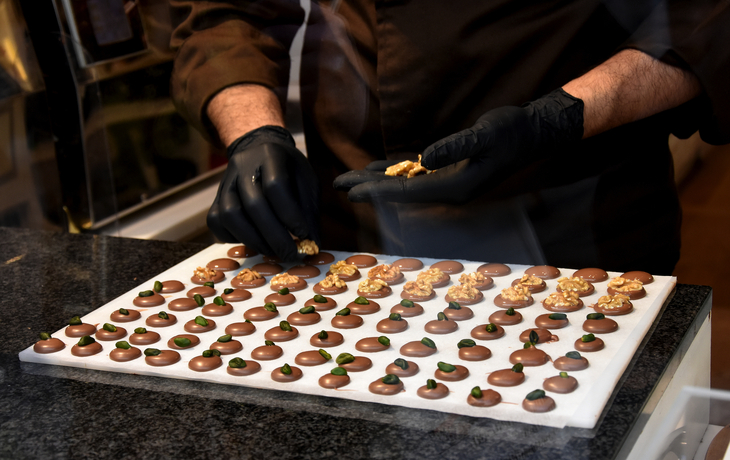 © Alexander Narraina/Shutterstock