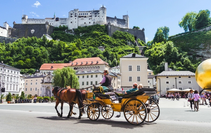 © disq - stock.adobe.com - Pferdekutsche in Salzburg