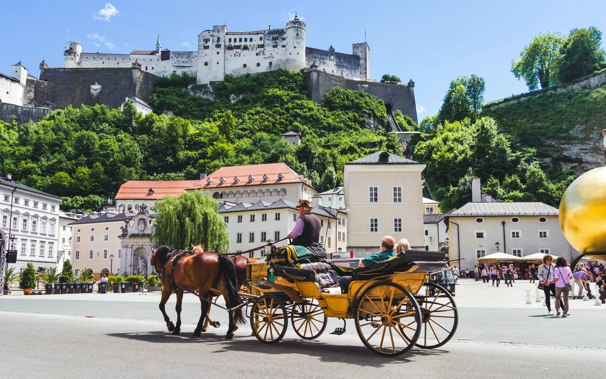 Pferdekutsche in Salzburg - © disq - stock.adobe.com