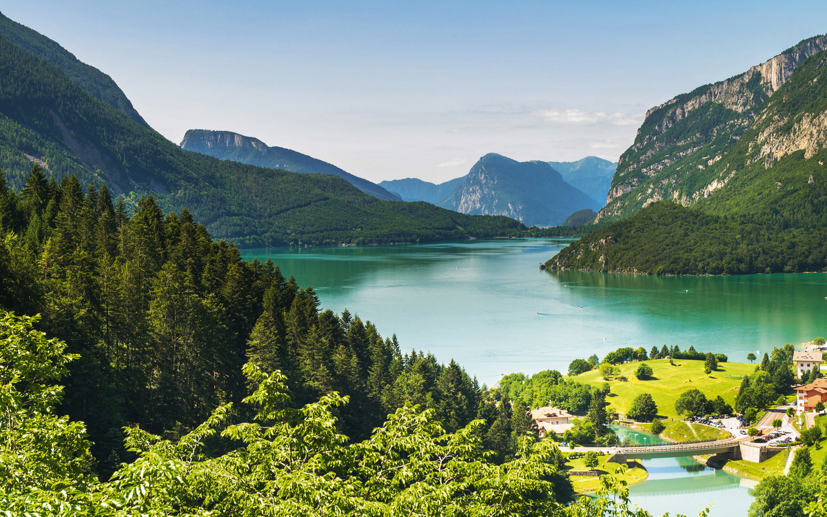 Lago di Molveno,gewählt schönsten See Italiens. - © isaac74 - Fotolia