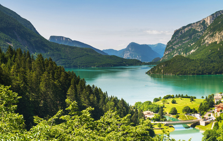 Lago di Molveno,gewählt schönsten See Italiens.
