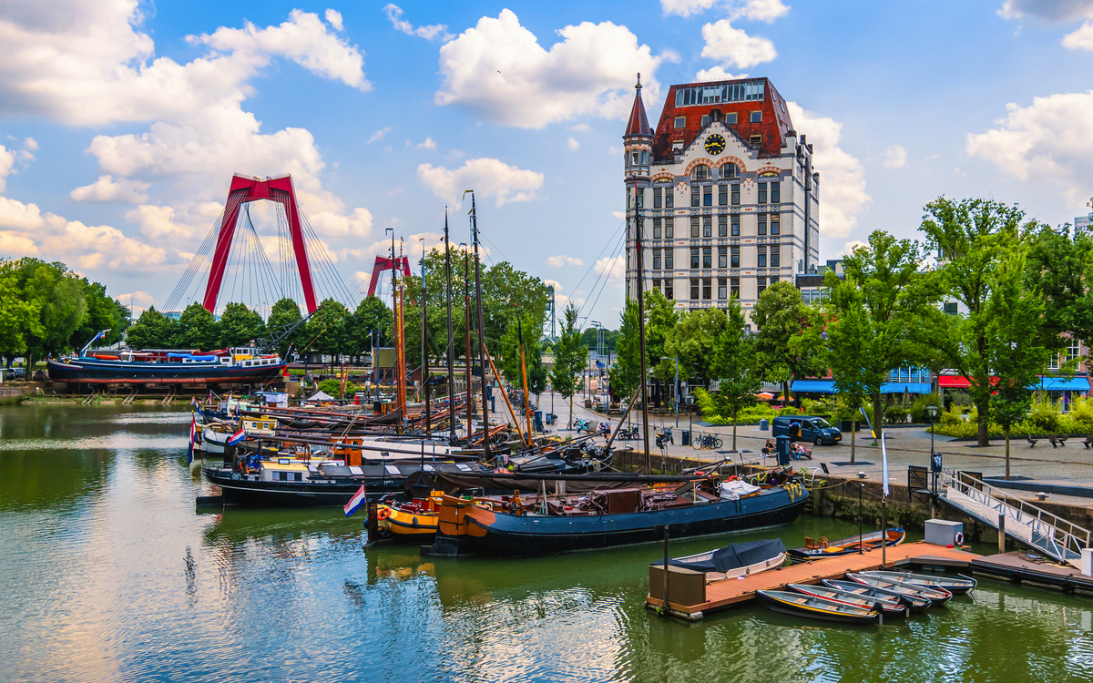 Panoramablick auf die Stadt Rotterdam mit dem alten Hafen - © Nancy Pauwels - stock.adobe.com