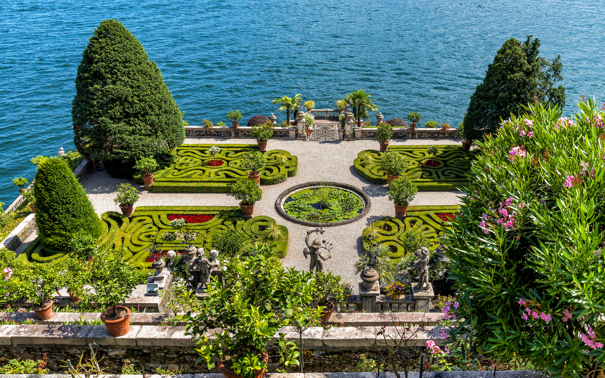 © elesi/Shutterstock