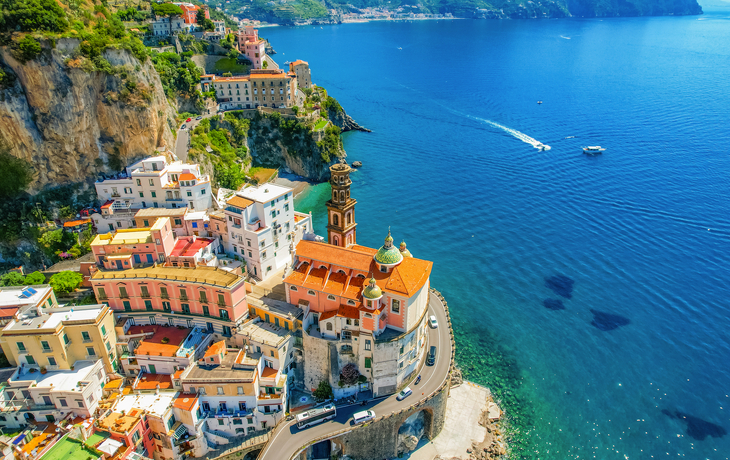 © Zedspider - stock.adobe.com - Atrani an der Amalfiküste