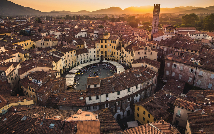 © Giacomo - stock.adobe.com - Lucca, Amphitheaterplatz von oben