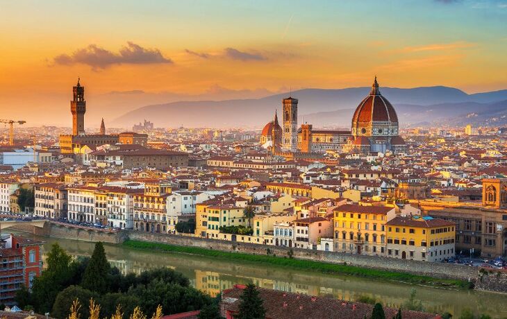 © ekaterina_belova - Fotolia - Sonnenuntergang Blick auf Florenz und dem Dom. Italien