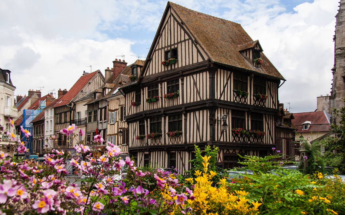 Historische Fachwerkhäuser in Vernon in Frankreich - © Klaus Brauner - stock.adobe.com