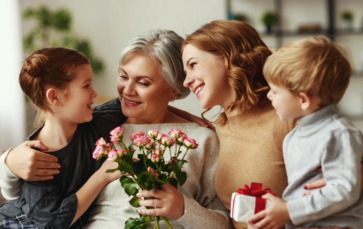 © JenkoAtaman - stock.adobe.com - Muttertag!