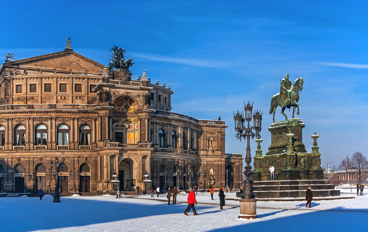© wkbilder - stock.adobe.com - Dresdens Semperoper im Winter