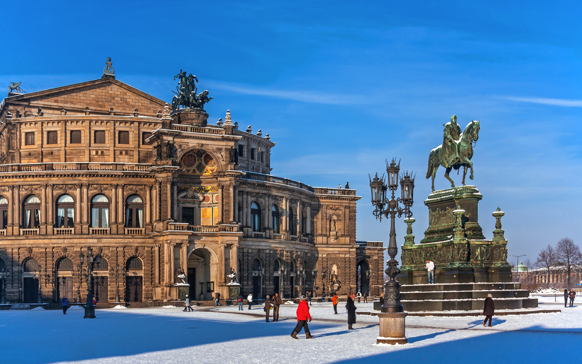 Dresdens Semperoper im Winter - © wkbilder - stock.adobe.com
