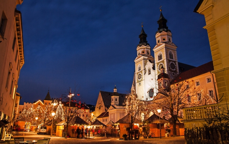 Weihnachtsmarkt, Brixen, Südtirol, Italien - © Gabriele Bignoli - stock.adobe.com