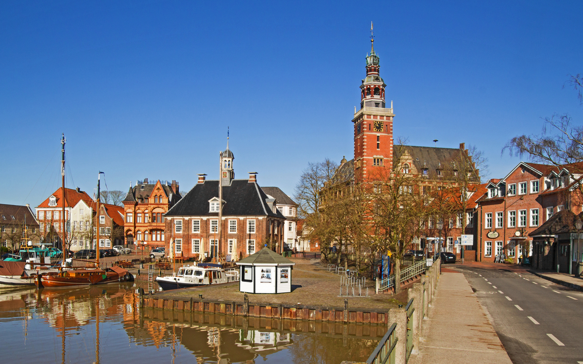 Rathaus von Leer in Ostfriesland, Deutschland - ©nordenfan - stock.adobe.com