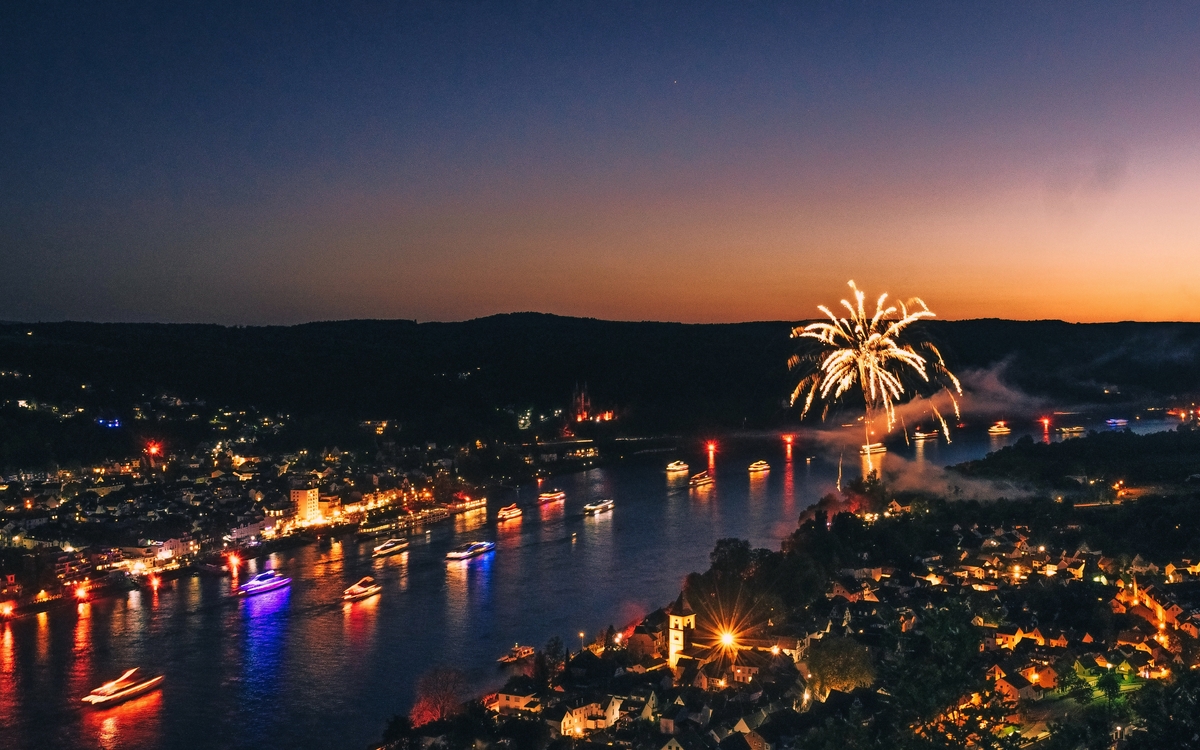Rhein in Flammen mit Blick vom 
