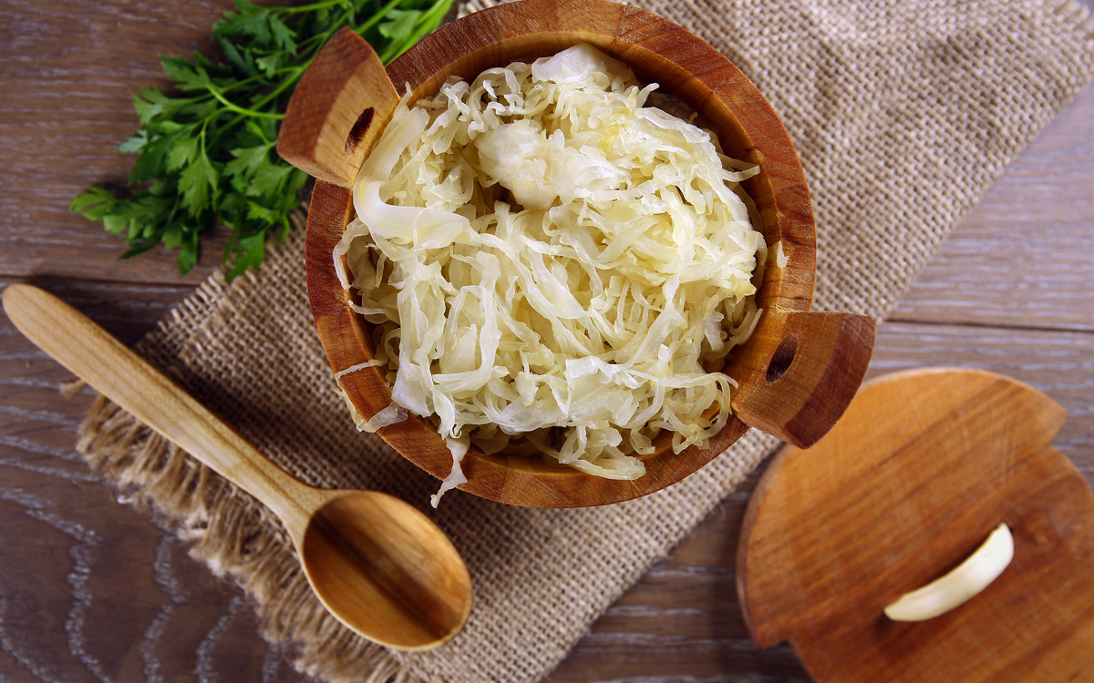 Sauerkraut in einem Holzfass - ©Maciej Czekajewski - stock.adobe.com