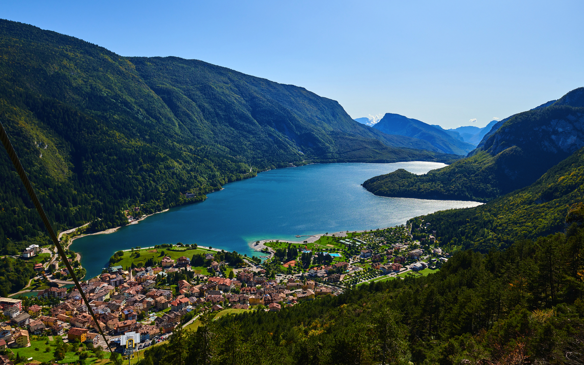 Lago di Molveno - © DannyIacob - stock.adobe.com