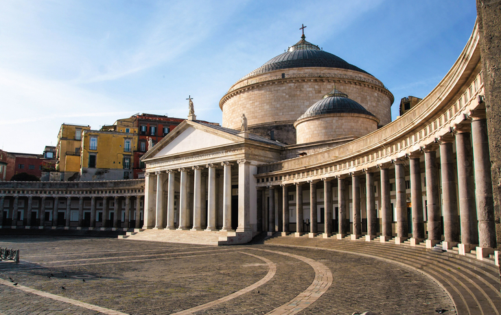 San Francesco di Paola - eine Kirche in Neapel, Italien - © laudibi - stock.adobe.com
