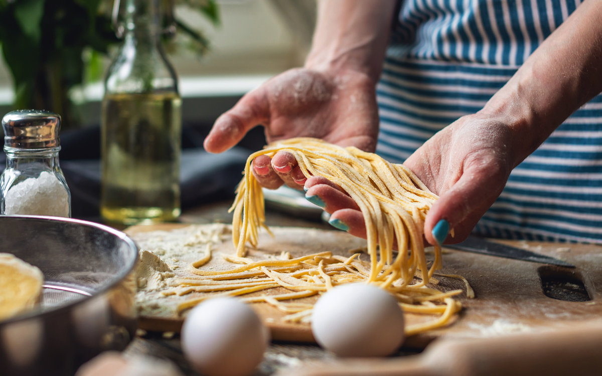 rohe hausgemachte Nudeln - © Artem - stock.adobe.com