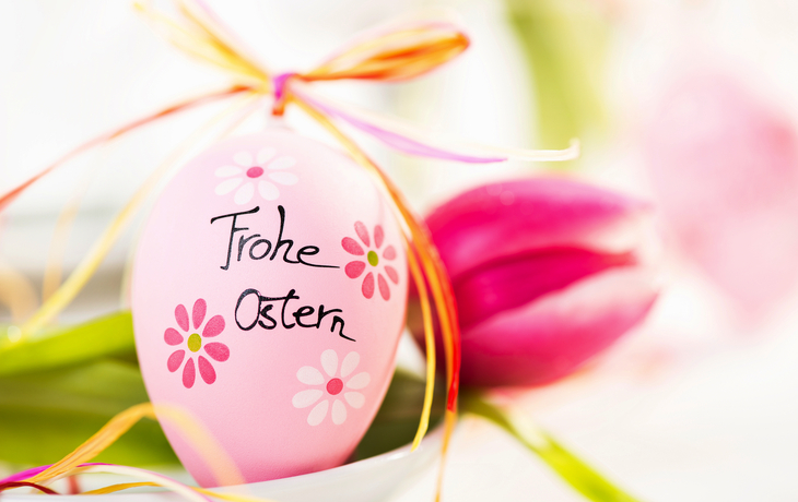 Osterdekoration - Osterei mit Tulpe - © fotoart111 - stock.adobe.com