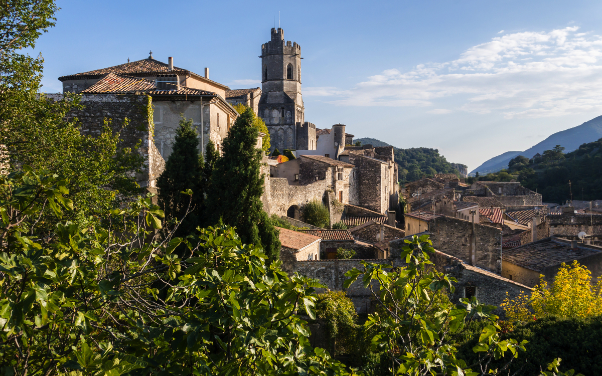 Viviers in der französischen Region Ardeche - © Pictures news - stock.adobe.com