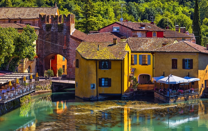 © Yasonya/Shutterstock