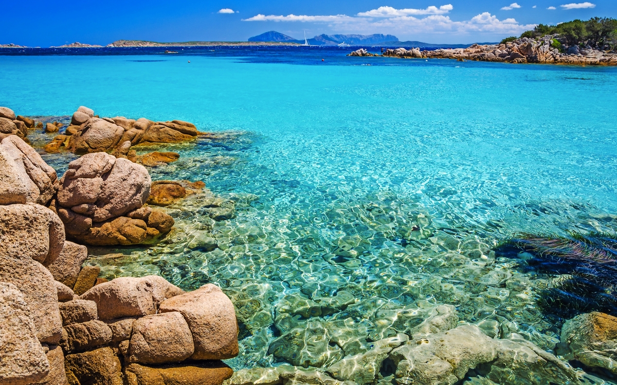 Spiaggia Capriccioli an der Costa Smeralda auf Sardinien, Italien - © Miniloc - stock.adobe.com