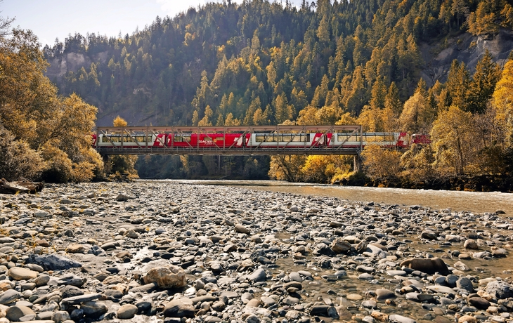 Glacier Express in der Rheinschlucht - swiss-image.ch/Stefan Schlumpf