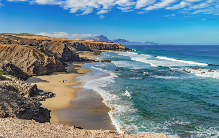 © stylefoto24 - stock.adobe.com - Bucht Playa Del Viejo Reyes an der Westküste von Fuerteventura
