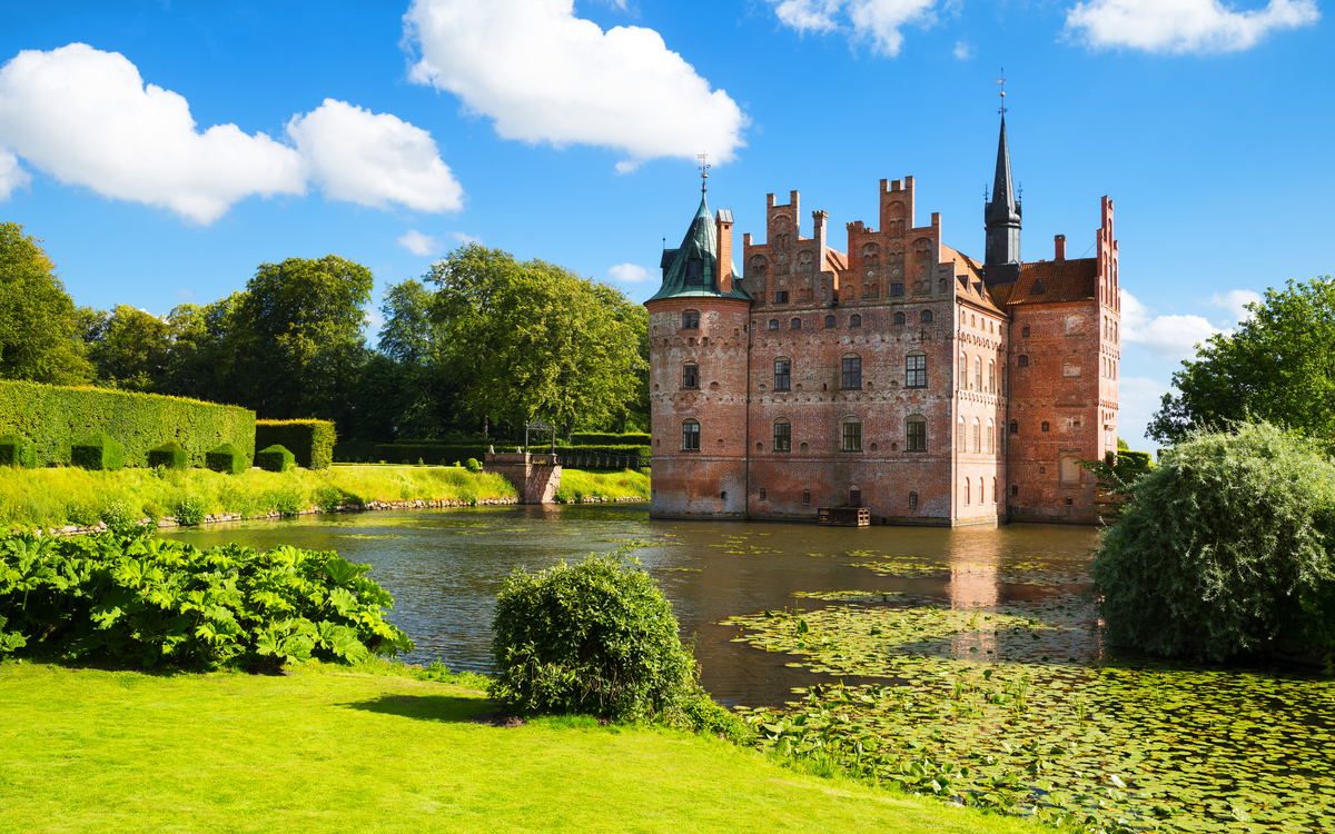 Schloss Egeskov auf der Insel Fünen in Dänemark - ©giumas - stock.adobe.com