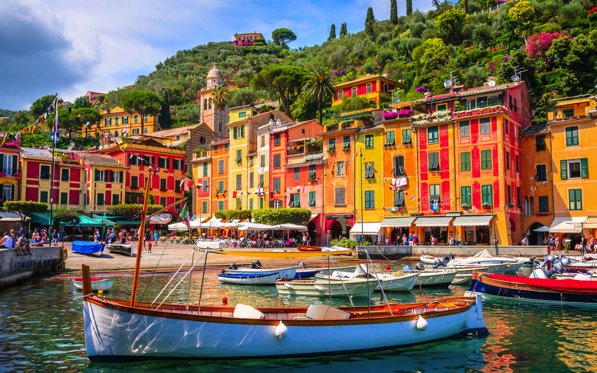 Bucht mit bunten Häusern in Portofino - © Olena Zn - stock.adobe.com