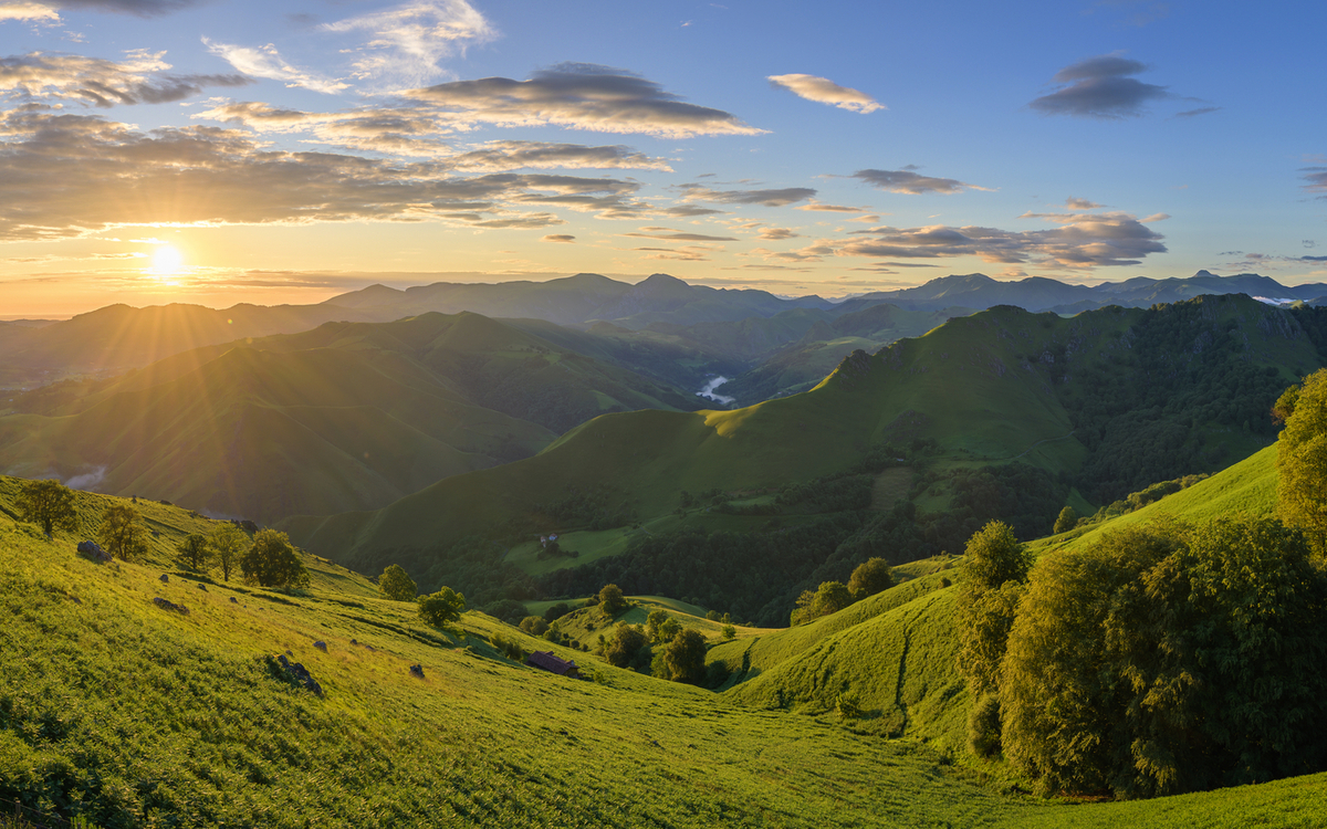 Panoramablick auf die Wildnis der Pyrenäen - © tichr - stock.adobe.com