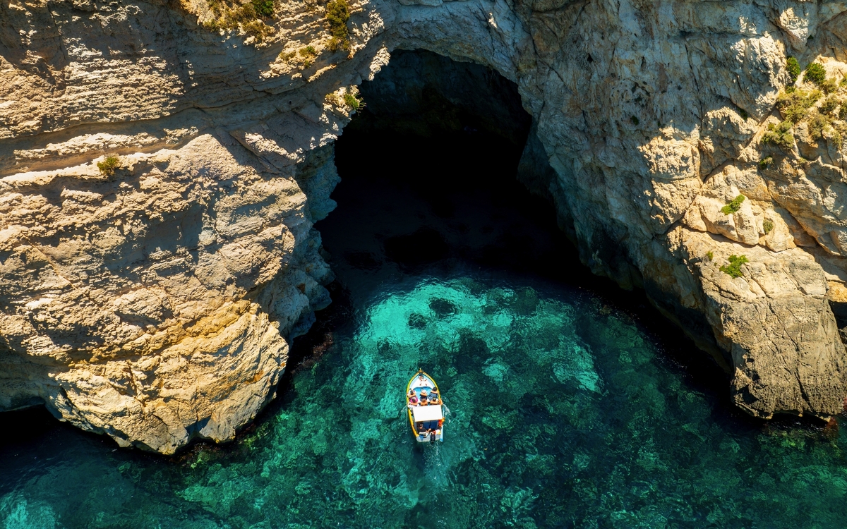 © Kurka Geza Corey/Shutterstock