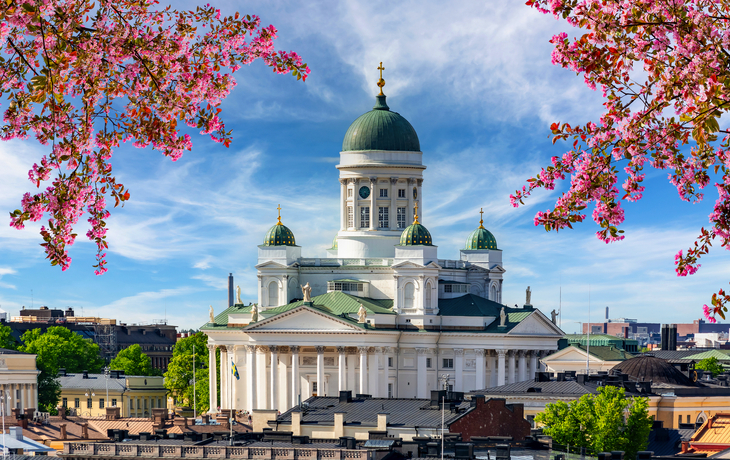 Helsinki-Kathedrale über dem Stadtzentrum im Frühling, Finnland - © Mistervlad - stock.adobe.com