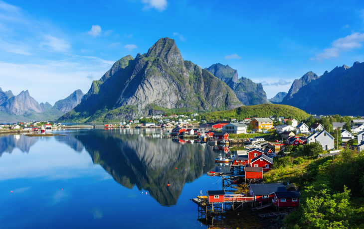 Reine in den Lofoten - © Stefano Zaccaria - stock.adobe.com