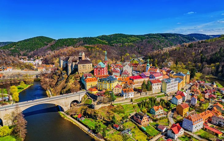 Stadt und Burg von Loket - © Lukas - stock.adobe.com