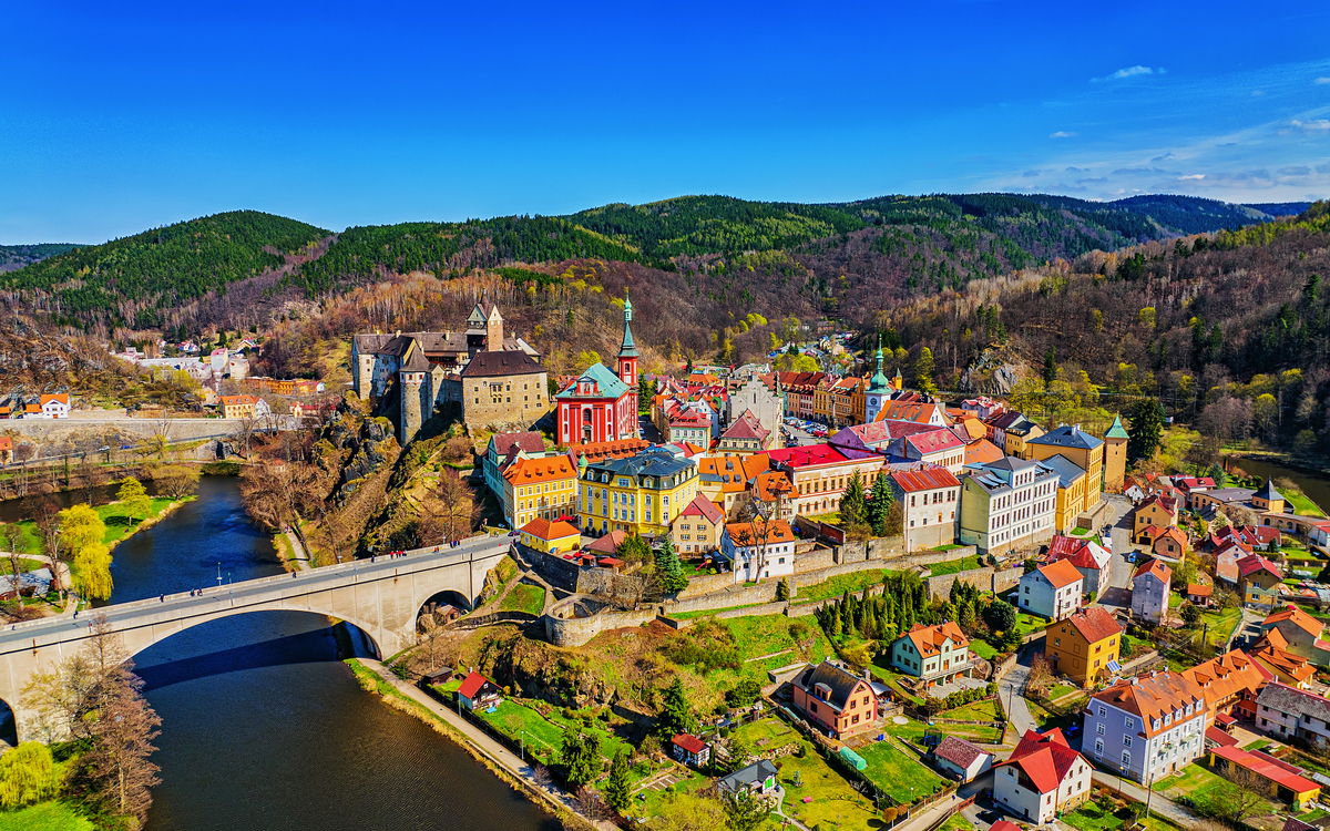Stadt und Burg von Loket - © Lukas - stock.adobe.com