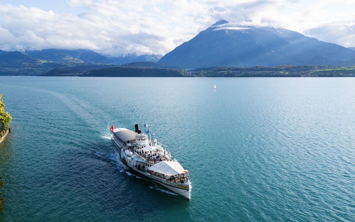Drone,Shot,Of,A,Ship,On,The,Lake,Thun,In - © Sally Rose Photography/Shutterstock