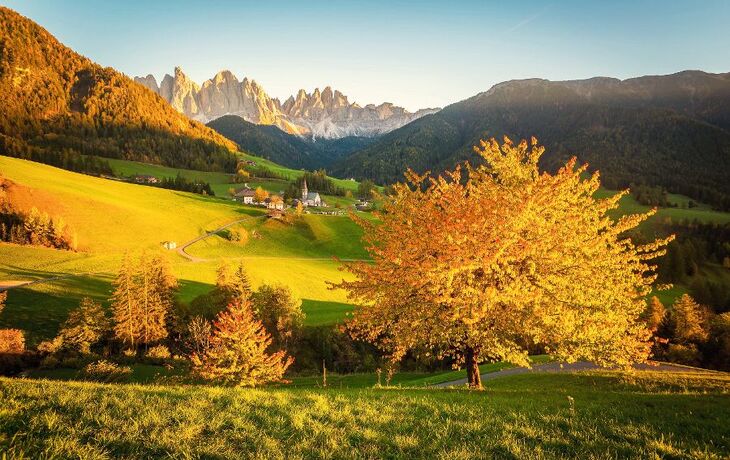 Villnöß im Herbst - © ronnybas - Fotolia
