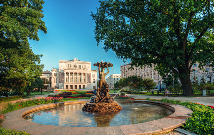 Riga,,Latvia.,Fountain,Nymph,In,Water,Splashes,In,Aspazijas,Boulevard - © Grisha Bruev/Shutterstock
