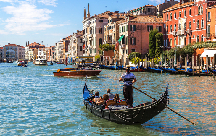 Gondel auf dem Canal Grande in Venedig - © Sergii Figurnyi - stock.adobe.com