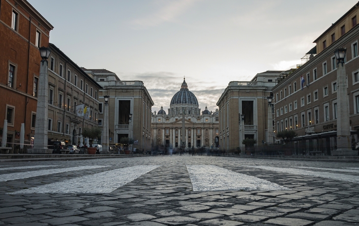 © RossHelen/Shutterstock