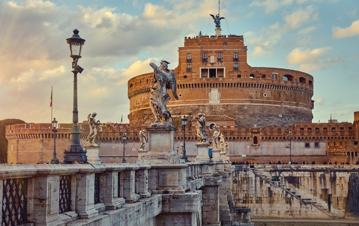 © RossHelen/Shutterstock