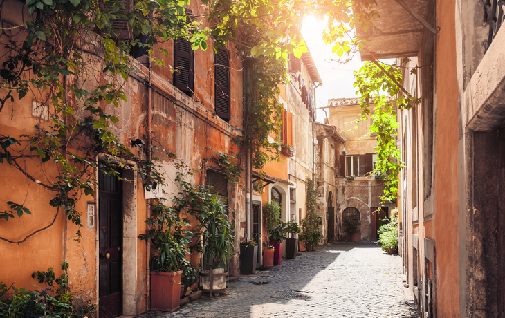 © RossHelen/Shutterstock