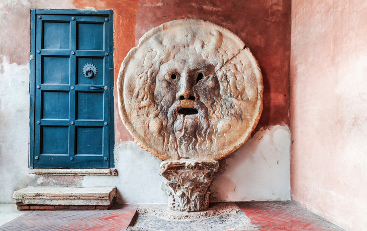 © RossHelen/Shutterstock