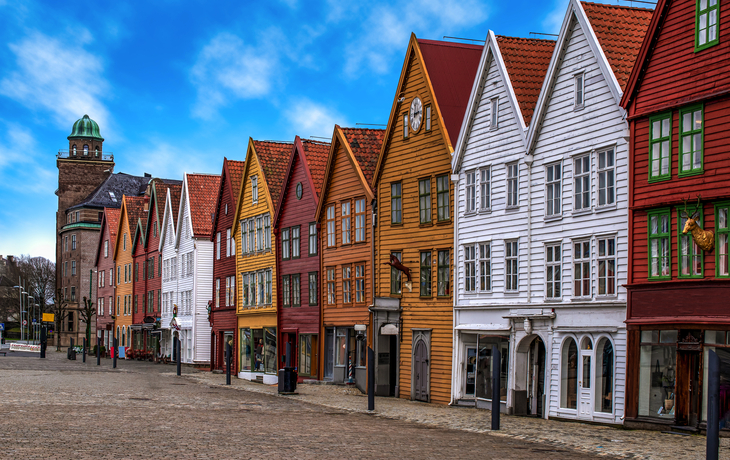 Bunte Holzhäuser der Tyske Brygge in Bergen, Norwegen, an der Südwestküste Skandinaviens. - © Nancy Pauwels - stock.adobe.com