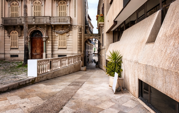 © Nicola Simeoni/Shutterstock